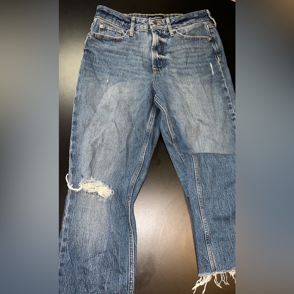 Free Assembly Super High Rise Straight Leg Distressed Jeans Size 6 EUC
